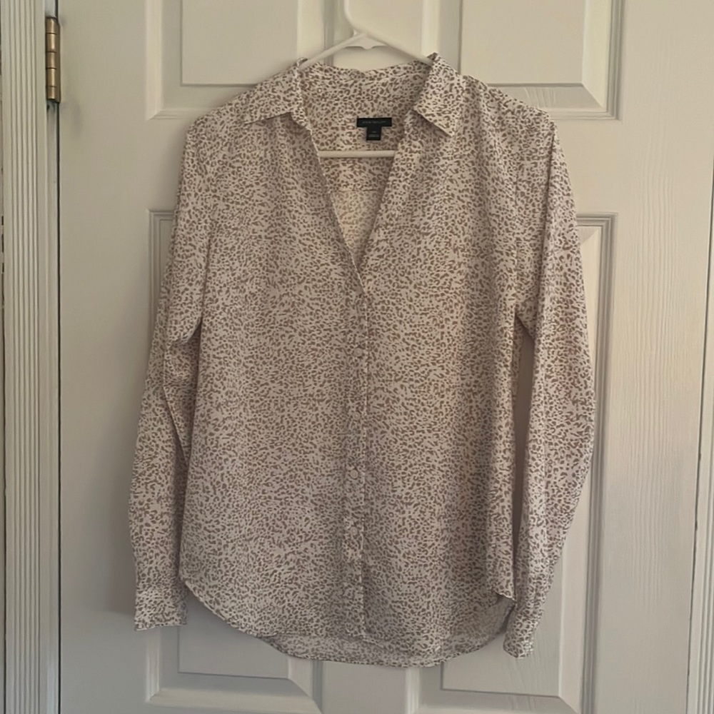 NWOT essential shirt